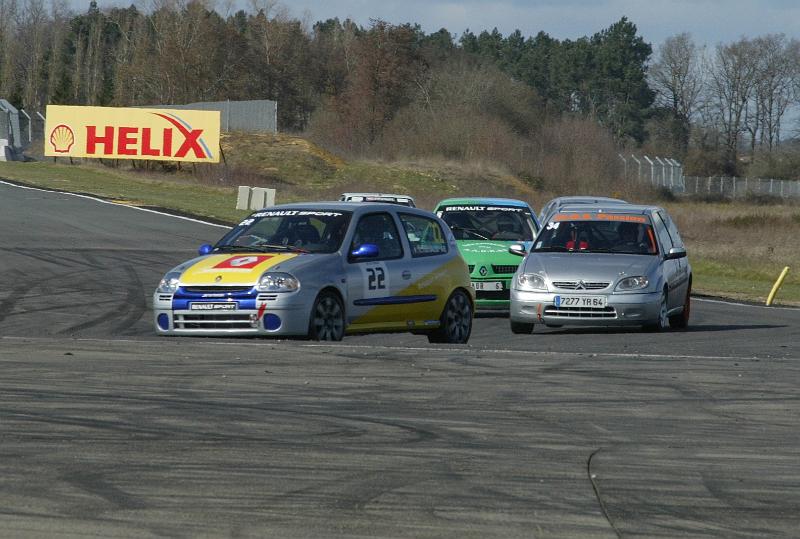 B45D5283.JPG - Derrière on retrouve des Renault Clio, Peugeot 106 et 309, et une très vaillante Citroën Saxo VTS