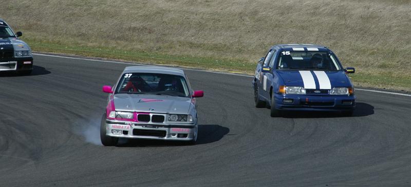 B45D5290.JPG - Nicolas GRUE et sa  FORD SIERRA COSWORTH doit laisser la place aux BMW